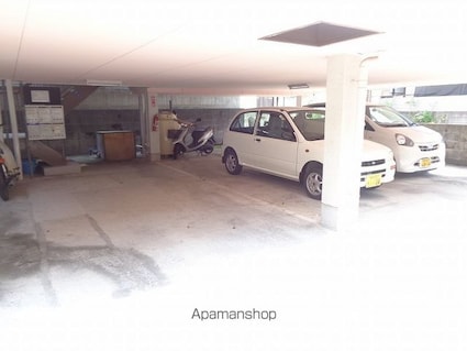 高知県高知市薊野西町２丁目[1R/22m2]の駐車場