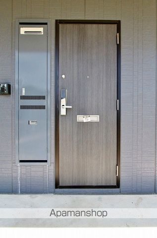 ジュネス吉岡の玄関写真