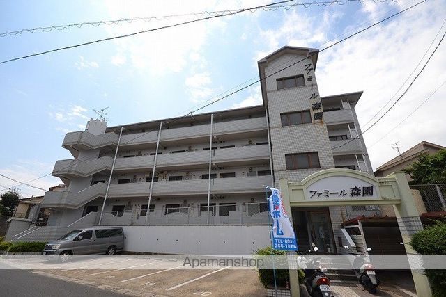 ファミール森園の玄関写真