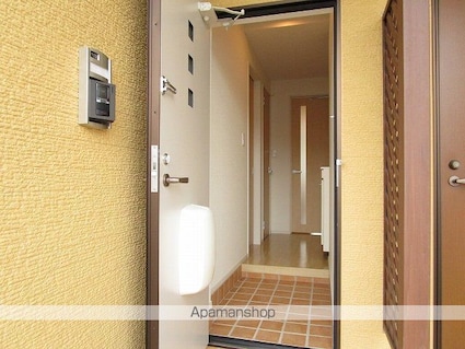 ラルーチェ[1R/32.94m2]の玄関