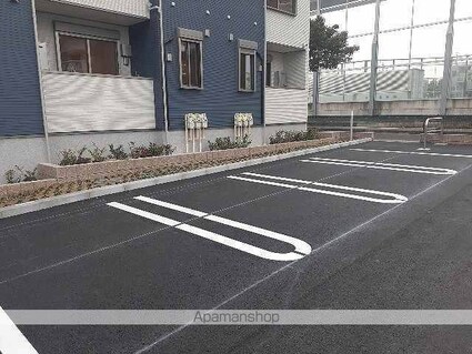 ユニ・エルマーナ[1LDK/44.88m2]の駐車場