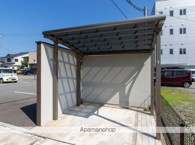 金沢市 2階建 築9年の内装写真