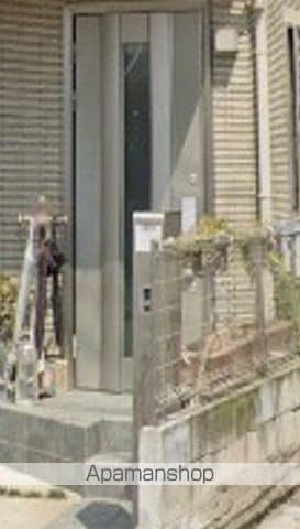 小向仲野町戸建の玄関写真