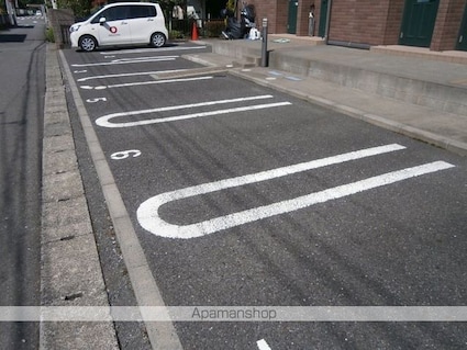 リヴェールβ[1LDK/36.95m2]の駐車場