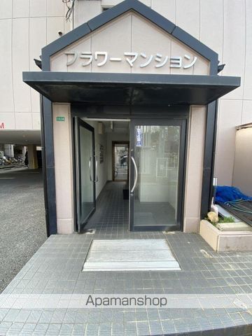 フラワーマンションの玄関写真