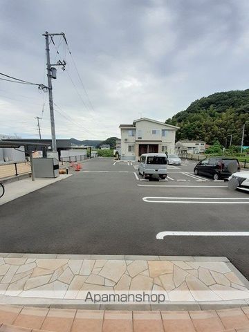 エミネンス　Ｂ[2LDK/56.81m2]の駐車場