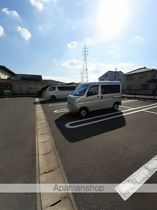 フォーゲルＡ[1R/32.9m2]の駐車場2
