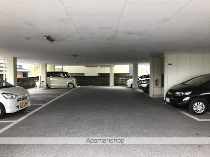 高知県高知市役知町[2DK/47.25m2]の駐車場