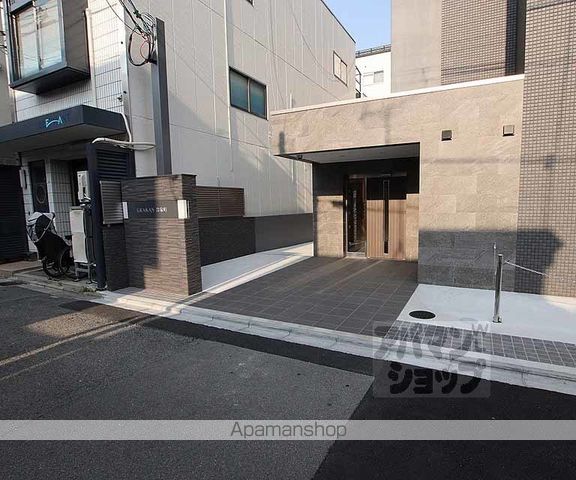 グラカン冷泉町の玄関写真