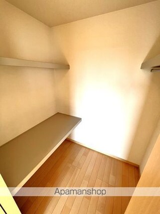 メゾン・ボヌール　Ａ棟[1LDK/48.36m2]の収納