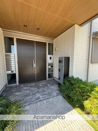 和歌山県和歌山市小雑賀[2LDK/62.03m2]のエントランス