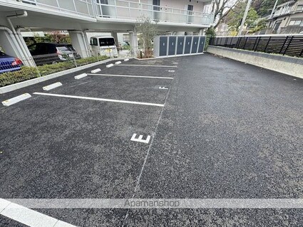エクセランメゾン[1LDK/38.5m2]の駐車場