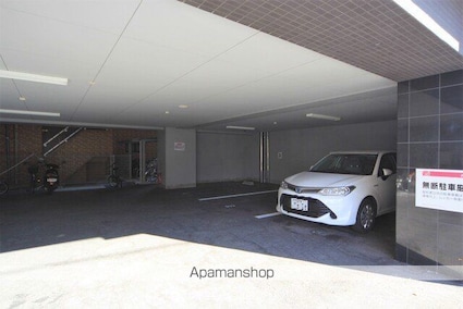 アーバン勝山町[1LDK/37.41m2]の駐車場