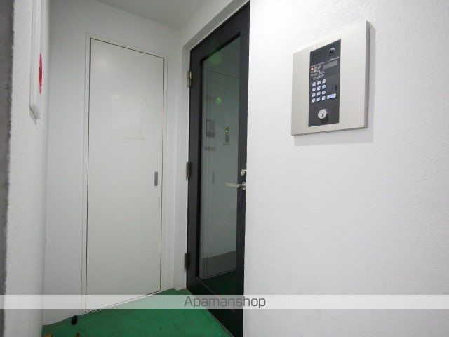 メニーズコート元町北の玄関写真
