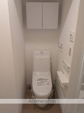 春風と窓辺のカプチーノの内装写真