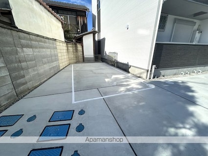 ＡＶＡＮＴＩＯ　ＨＯＮＭＡＣＨＩ[2LDK/45.46m2]の駐車場