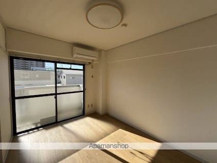 ロイヤルアネックス土居田[3LDK/63m2]の内装1