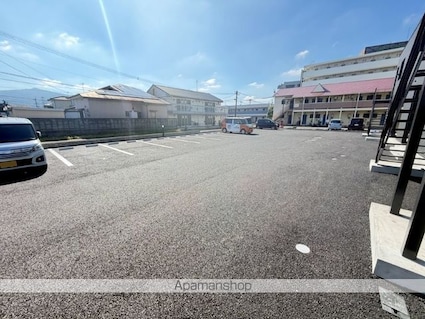 ラヴィ新八代[1LDK/34.36m2]の駐車場