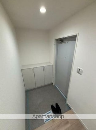 東京都中野区中央２丁目[2LDK/74.35m2]の玄関
