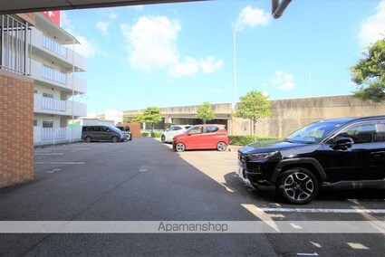 アリスト・インターシティー[1LDK/42m2]の駐車場1