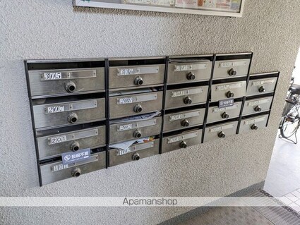 レーベン池田第六ビル[1R/27.16m2]のエントランス