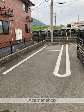 フィレガロ[2LDK/62.45m2]の駐車場2
