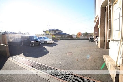 ルピナス５[1K/21.87m2]の駐車場