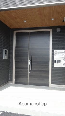 チェルシー 西津田 WESTの玄関写真