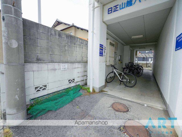 日正山越ハイツ1の玄関写真
