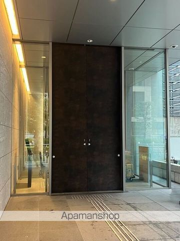 Dマークス西新宿タワーの玄関写真