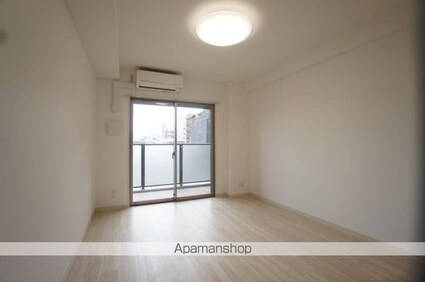 愛媛県松山市緑町１丁目[1K/24.36m2]のリビング・居間