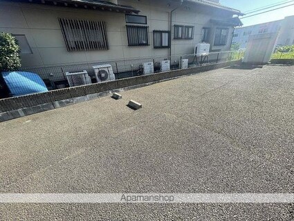 宮城県仙台市宮城野区中野１丁目[1LDK/42.73m2]の駐車場