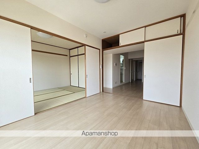 ラークバーレィの内装写真