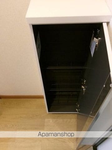 SHIMOIGUSA DENの内装写真