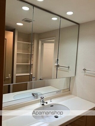 ファミールスクエア中野坂上[1SLDK/66.64m2]の洗面所