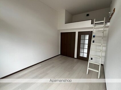 ホワイトキャッスル南小泉ビレジＤ棟[1K/23.79m2]のリビング・居間