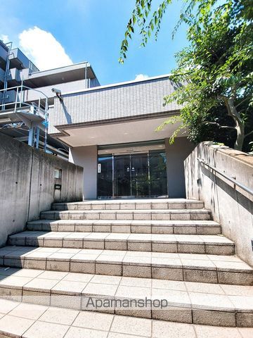 シャトーイノハナの玄関写真