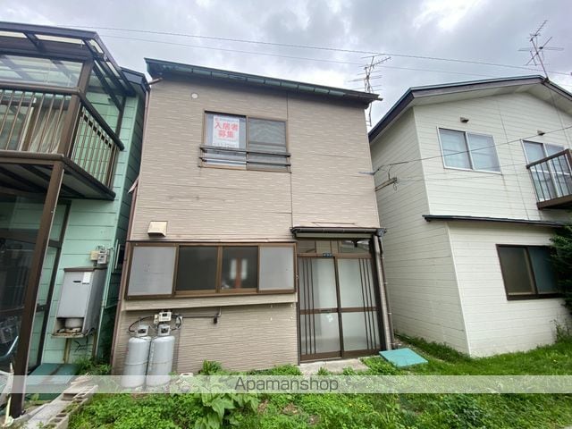 上新川町15番貸家の外観写真