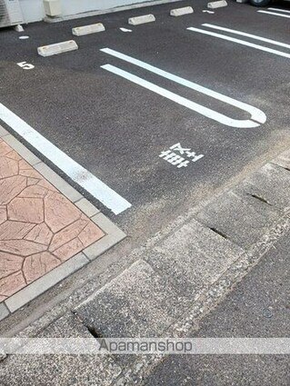 ブレッサ[2LDK/59.09m2]の駐車場