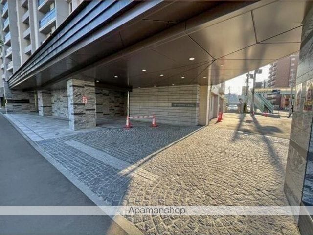 レーベン学園前 Air Residenceの玄関写真