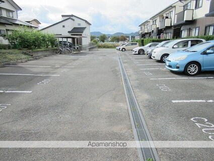 エスメラードＣ[2K/35m2]の駐車場