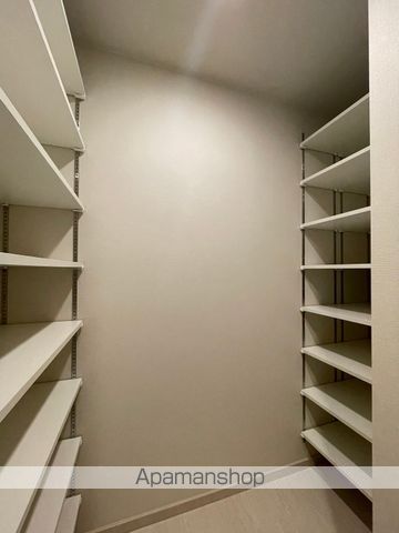 ローレルタワー堺筋本町の内装写真