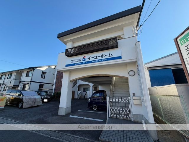 ハイツスペイン村の玄関写真
