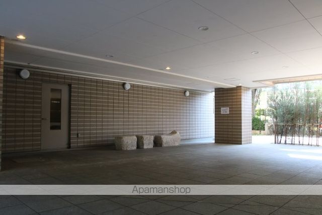 アーバンライフ目白駅前の玄関写真