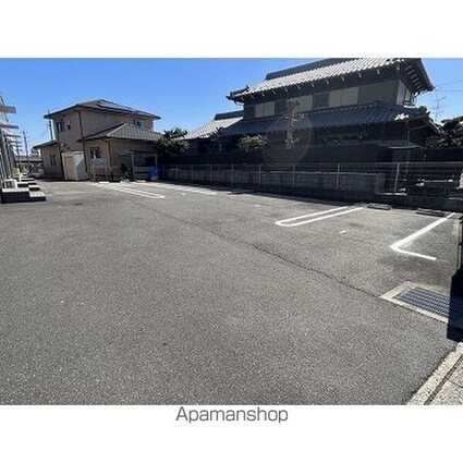 グラン・ドゥ・ソレイユ向日葵[2LDK/65.5m2]の駐車場1