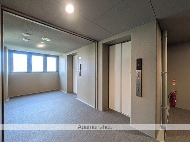レーベン御宝街アルビオ・タワーの玄関写真