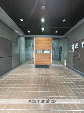 厚木アザレアビルの玄関写真