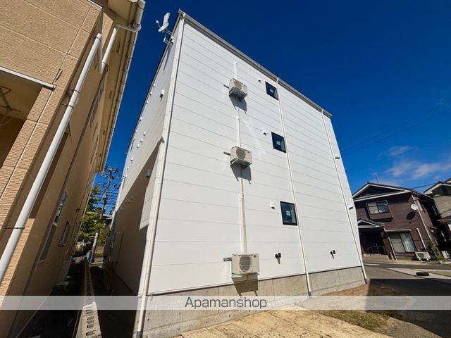 学校町通アパートの外観写真
