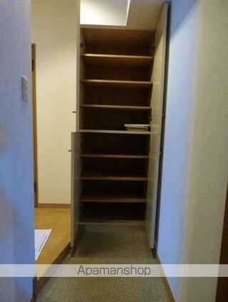 リトル・アージュ[1K/20.7m2]の玄関