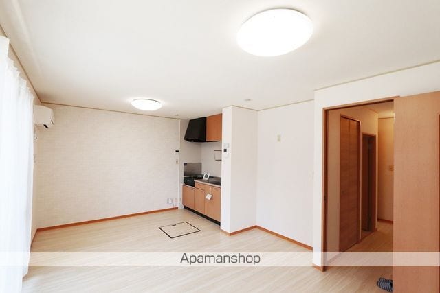 ファミール三軒屋 A棟の内装写真